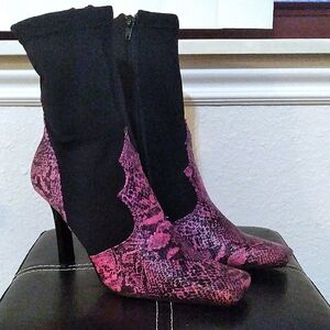 👢IT'S A SALE!! Pink & Black Snakeskin Ankle Boots